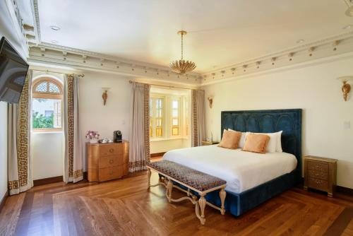 The Villa Casa Casuarina Miami Beach Florida — Guest room
