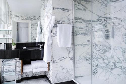 The Villa Kensington — Bathroom