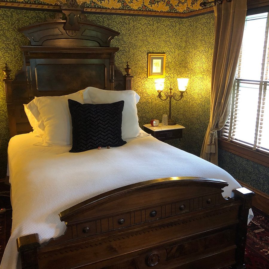 The Village Inn of Woodstock — Guest room