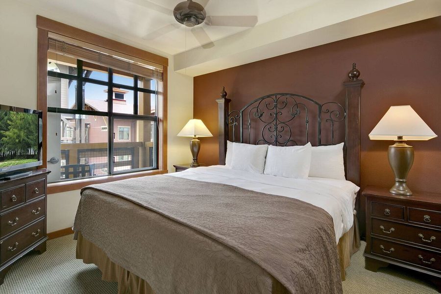 The Village Lodge — Guest room