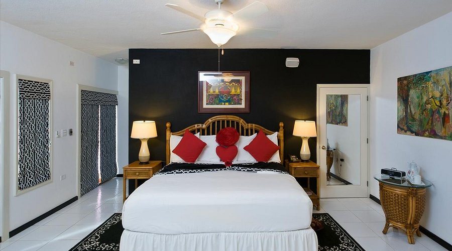 The Villas at Sunset Lane — Guest room