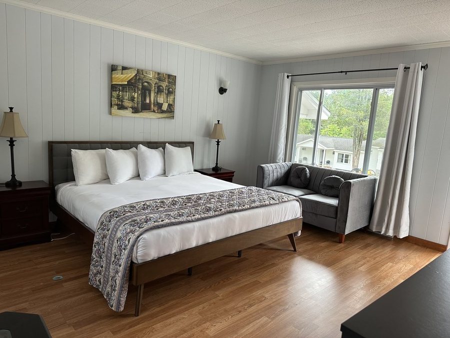 The Villas On Lake George — Guest room