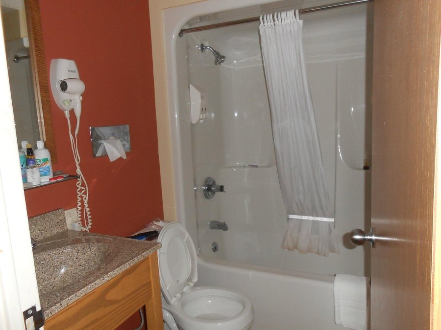 The Vineyard Inn — Bathroom
