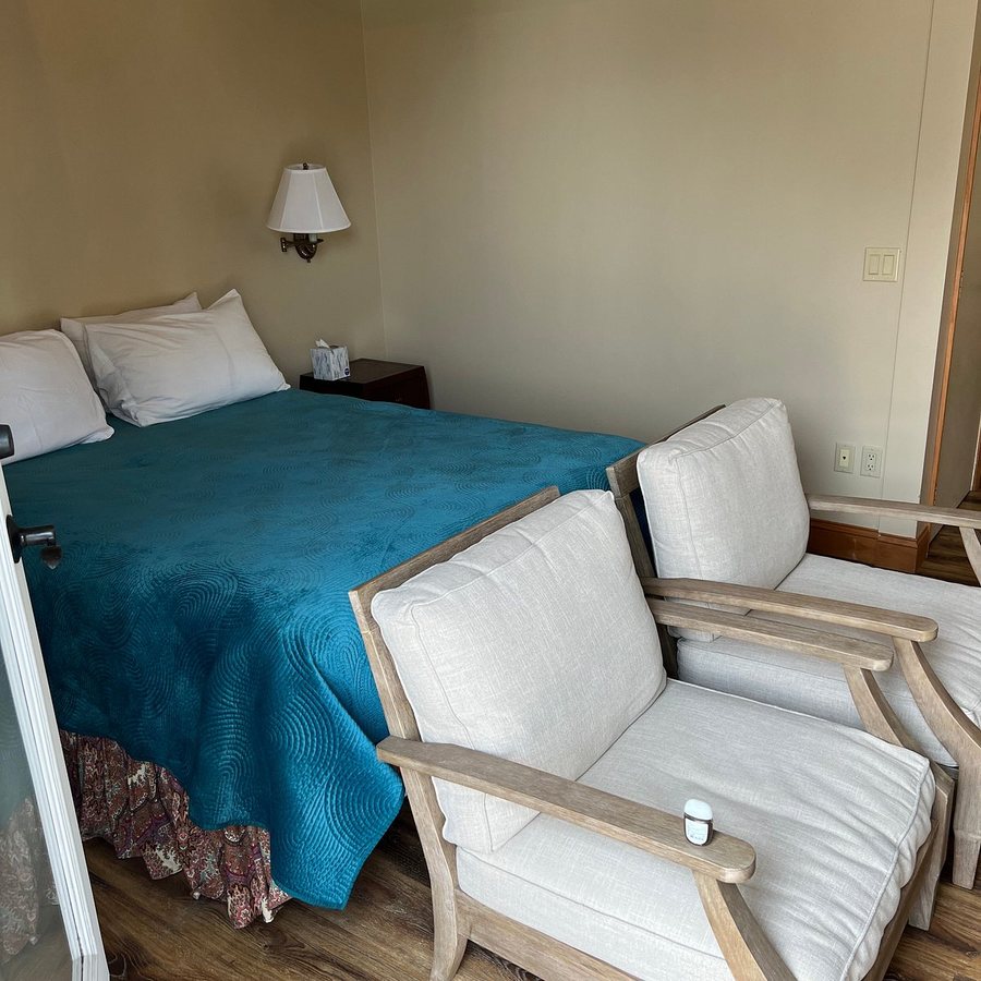The Vineyard Inn — Guest room