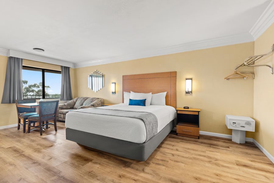 The Volare — Guest room