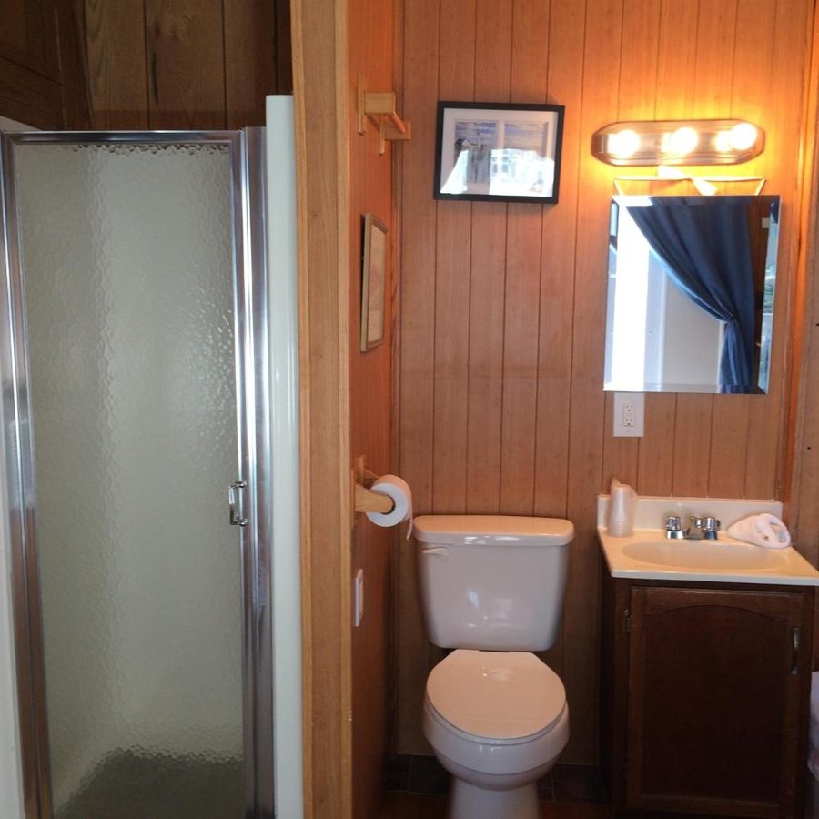The Voyager — Bathroom