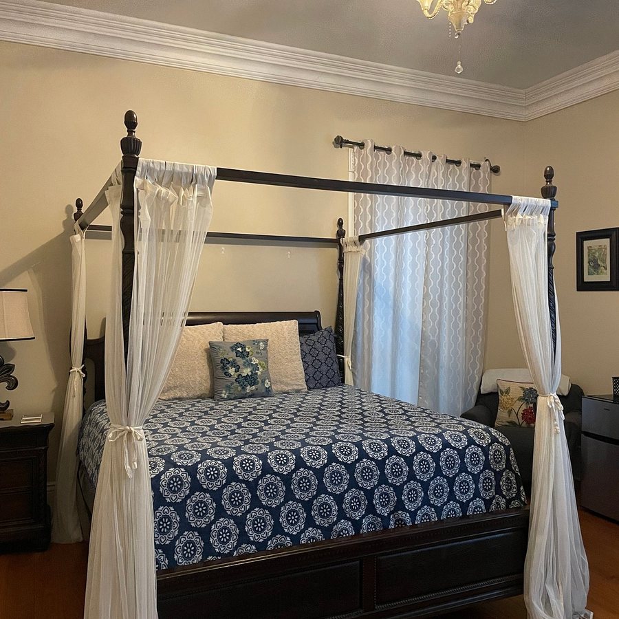 The W G Creole House 1850 — Guest room