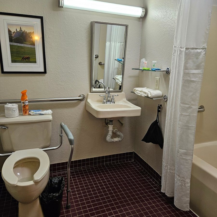The Waitsfield Inn — Bathroom
