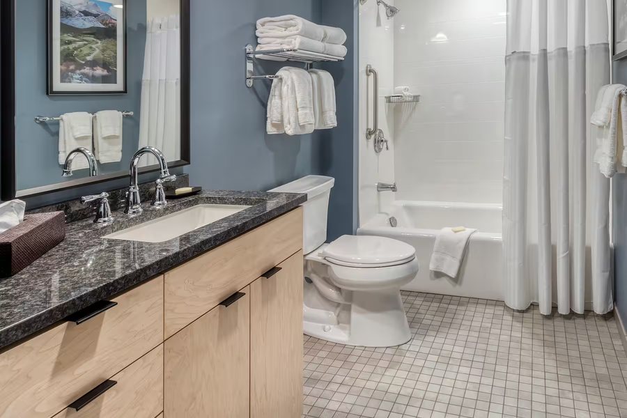 The Waldport Inn — Bathroom