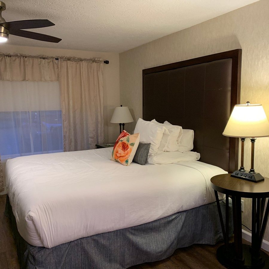 The Waldport Inn — Guest room