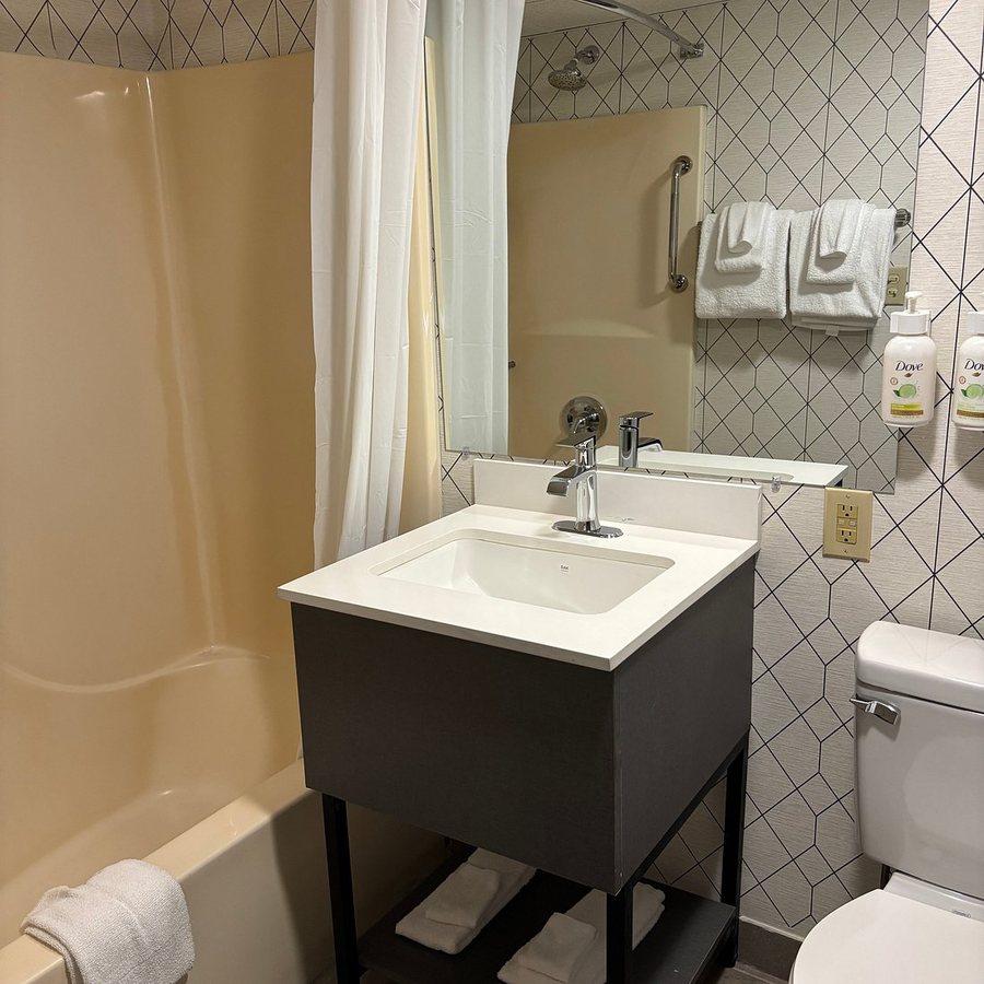 The Wander Hotel A Ramada By Wyndham — Bathroom