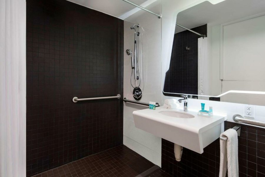 The Washington Hotel NYC New York City New York — Bathroom