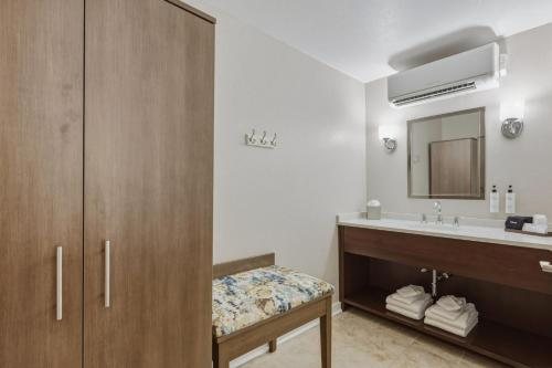 The Water Street Inn — Bathroom