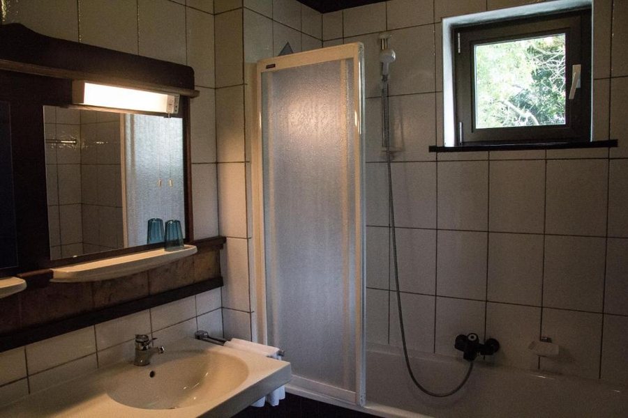 The Waters Country House — Bathroom