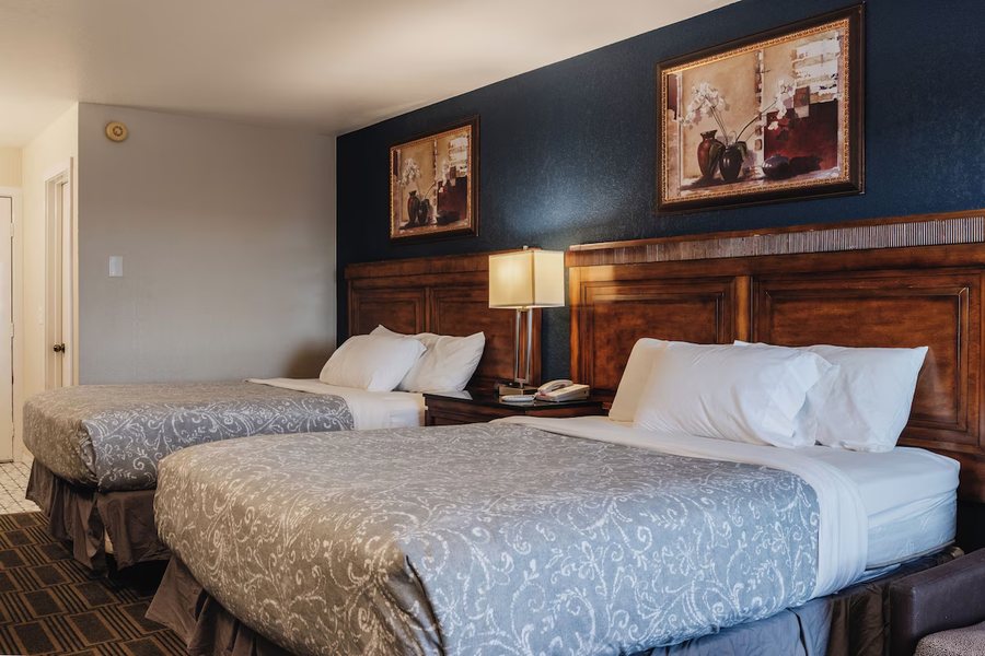 The Waterstreet Hotel — Guest room