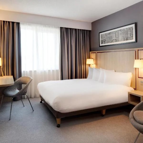 The Watford Hotel — Guest room