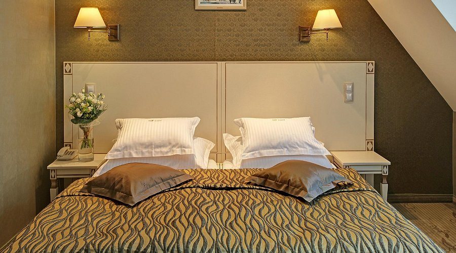 The Wavelo Collection — Guest room