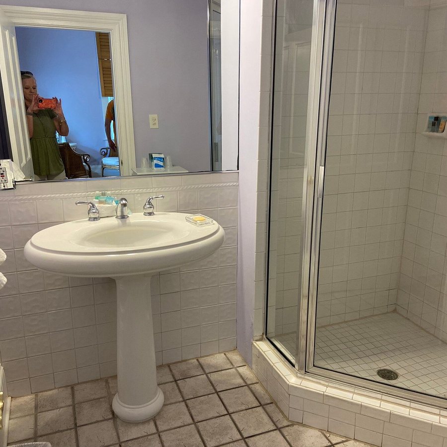The Weatherstation Inn — Bathroom