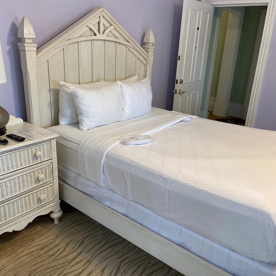 The Weatherstation Inn — Guest room