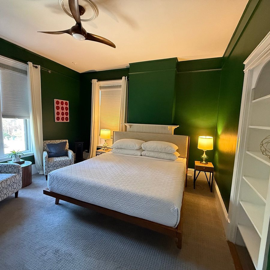 The West End Collection on Pine — Guest room