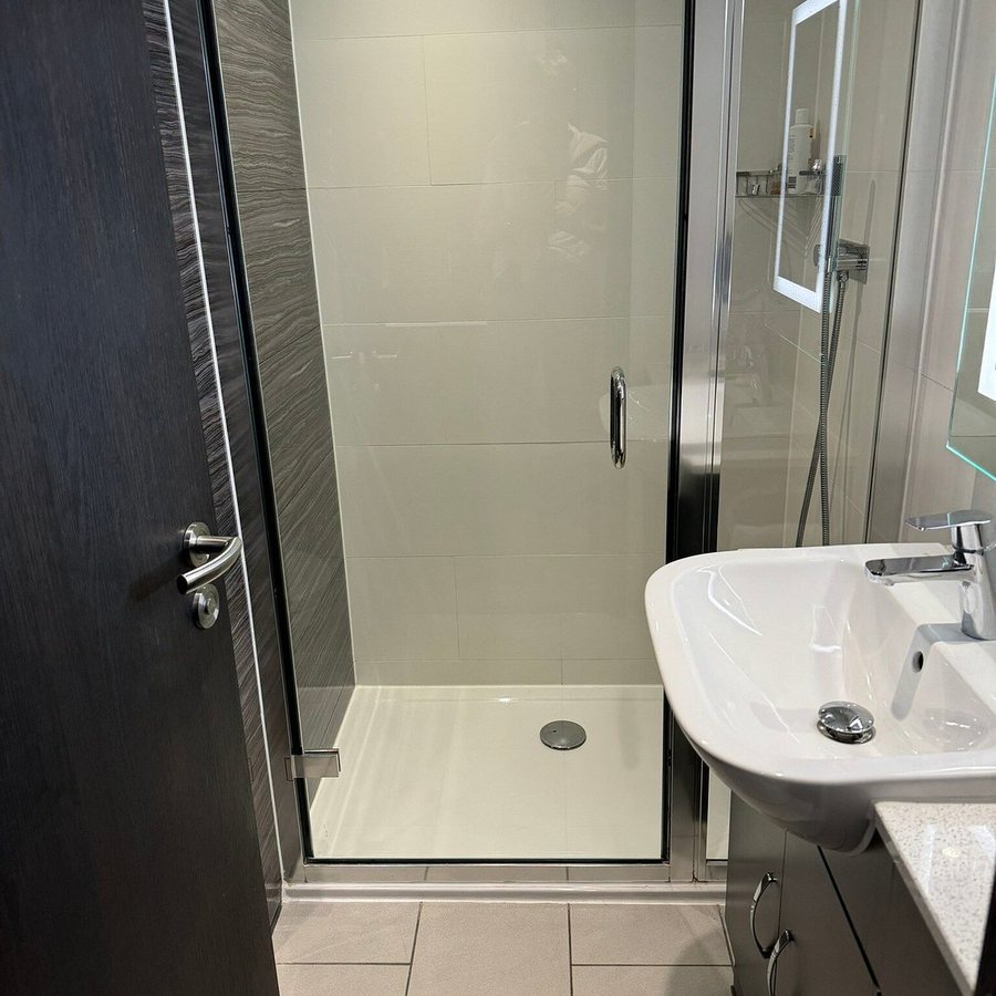 The Westbourne Hyde Park Hotel London — Bathroom