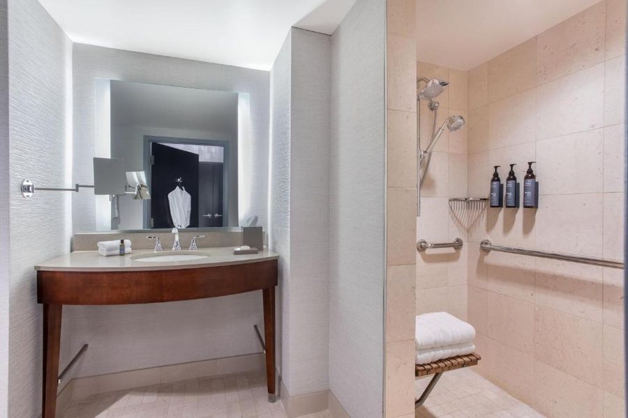 The Westin Buckhead Atlanta — Bathroom