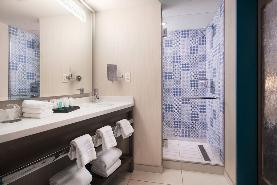 The Westin Cleveland Downtown Cleveland Ohio — Bathroom