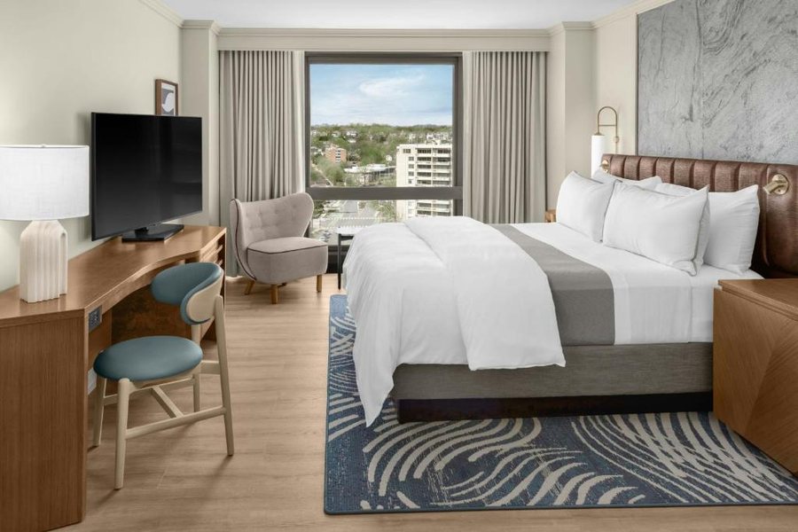 The Westin Crystal City Reagan National Airport — Guest room