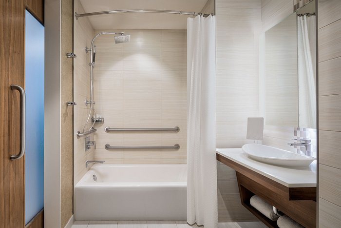 The Westin Dallas Park Central Dallas Texas — Bathroom