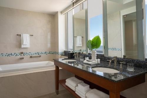 The Westin Fort Lauderdale Beach Resort — Bathroom