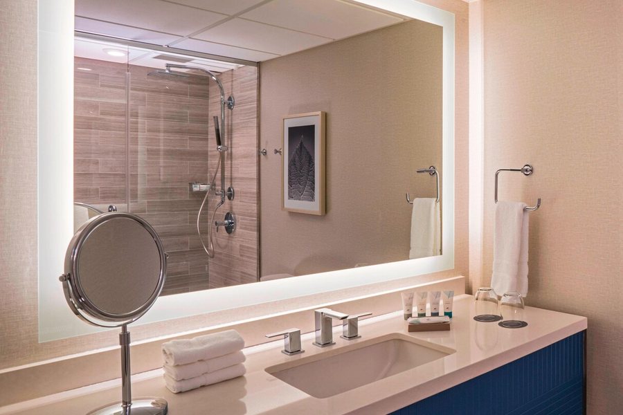The Westin Galleria Houston — Bathroom