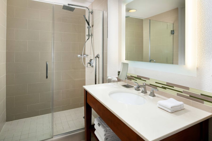 The Westin Houston Downtown — Bathroom