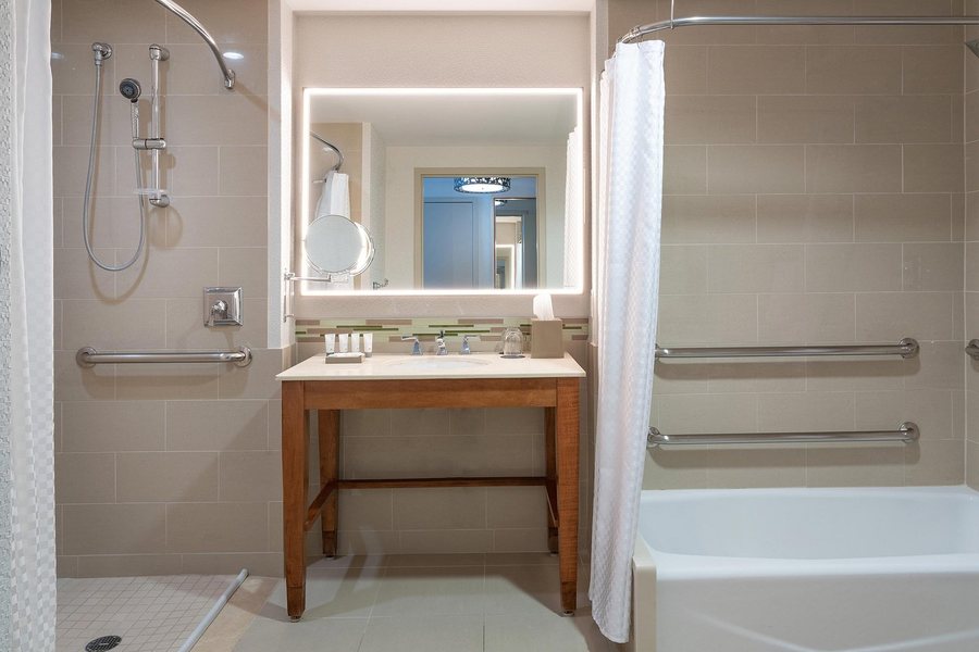 The Westin Lake Mary Orlando North — Bathroom