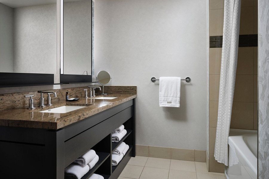 The Westin Monache Resort Mammoth — Bathroom