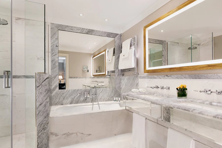 The Westin Palace Milan — Bathroom