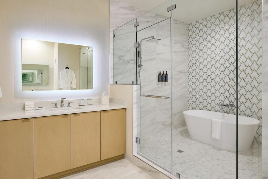 The Westin Raleigh Durham Airport — Bathroom