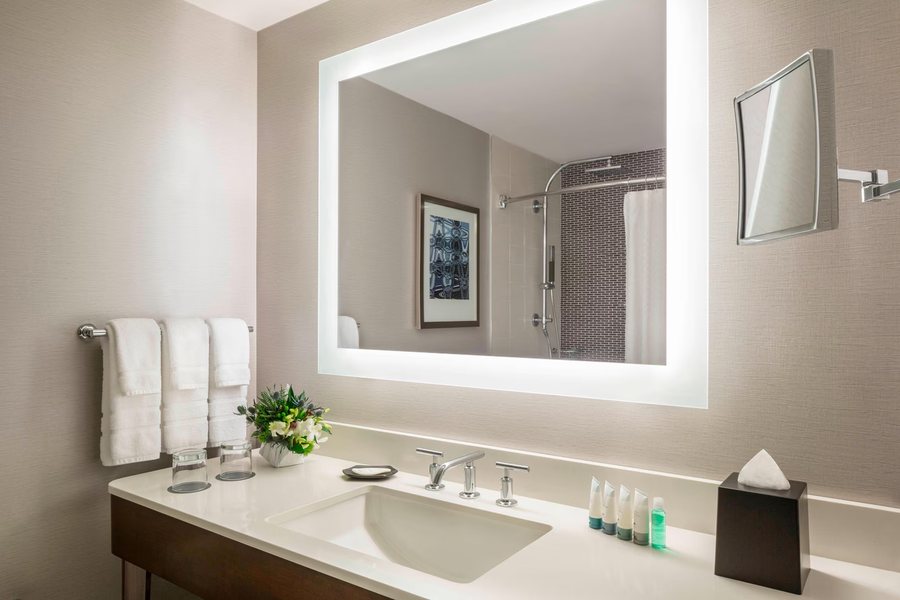 The Westin South Coast Plaza Costa Mesa — Bathroom