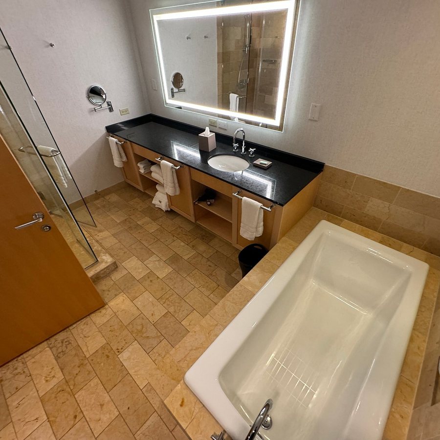 The Westin St Louis — Bathroom