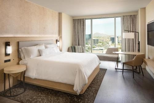 The Westin Tempe — Guest room