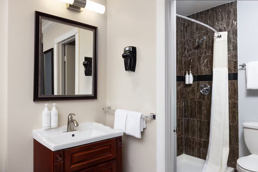 The Wharf Inn — Bathroom