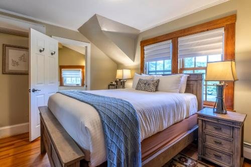 The White House Inn — Guest room
