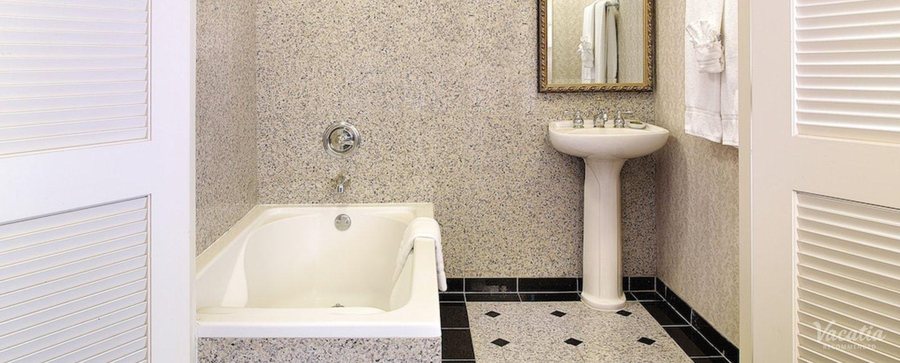 The Whitehall Houston Houston Texas — Bathroom
