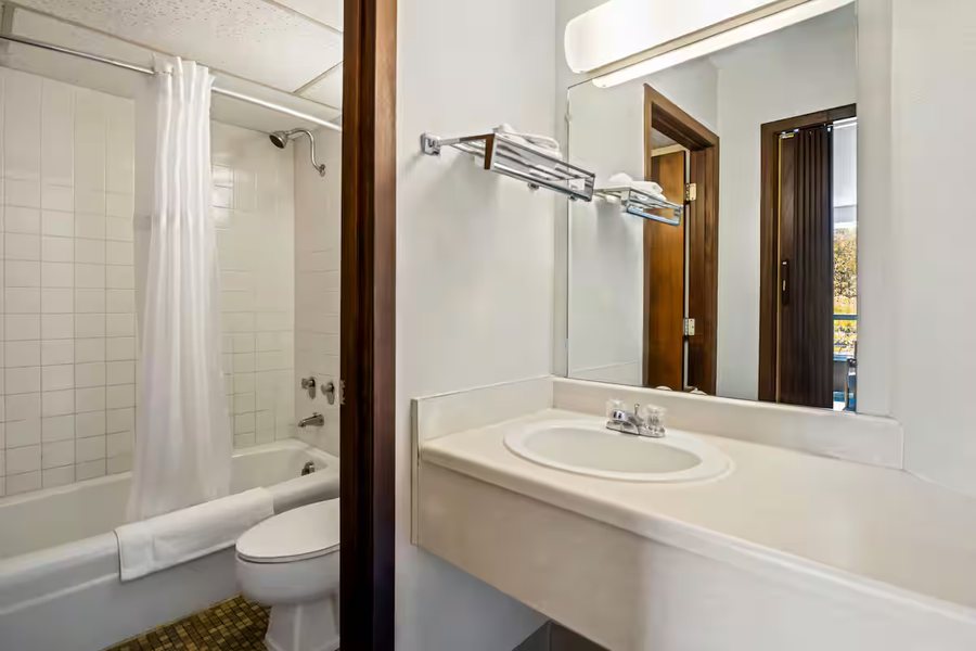 The Wild Game Inn — Bathroom
