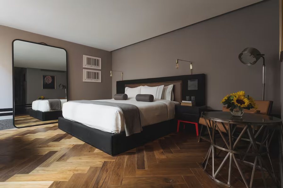The Wild Oscar — Guest room