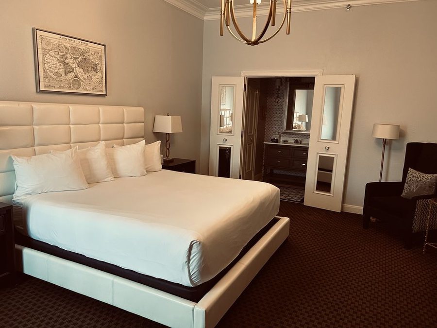 The William — Guest room