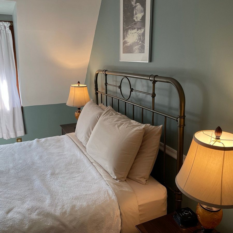 The William Henry Miller Inn — Guest room
