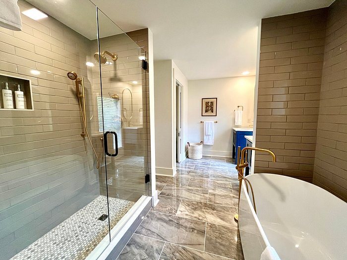 The Willis James Bed Breakfast — Bathroom