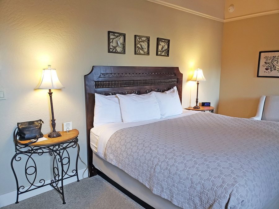 The Winchester Inn — Guest room