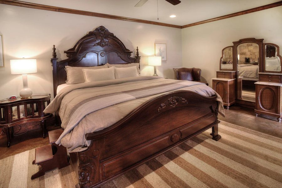 The Winchester Lodge — Guest room
