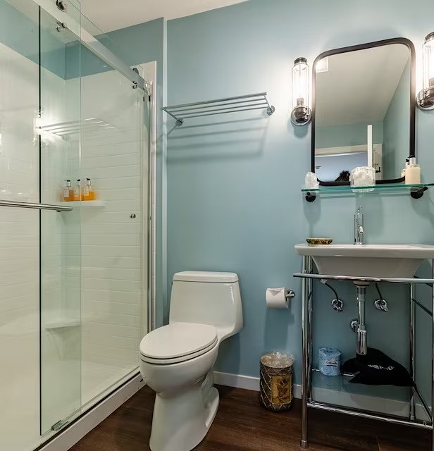 The Windrifter Resort — Bathroom